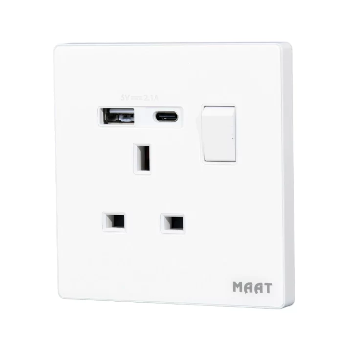 M8 Switched Socket with USB-A & Type C 1 Gang, featuring a 13A socket, USB-A and USB Type-C fast-charging ports, and a tempered glass finish.