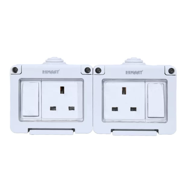 MAAT MET-WPS406 2 Gang Waterproof Switched Socket in packaging, highlighting IP55 rating